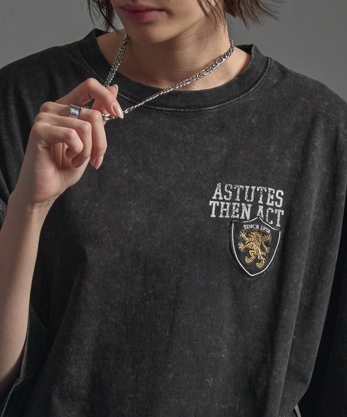 CIYOT（シヨウト）の「【CIYOT-シヨウト-】ヴィンテージ加工 ピグメント エンブレム刺繍 ロゴパッチ半袖Tシャツ（Tシャツ/カットソー・メンズ・ダークネイビー/レッド/グレー/ブラック・M/L）」の5枚目の写真