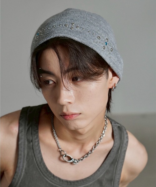 Chikashitsu +(チカシツプラス)の「【Chikashitsu +】multi studs beanie / 【チカシツプラス】マルチスタッズニット帽子(ニットキャップ/ビーニー・メンズ・グレー/ブラック/ホワイト・ONE SIZE)」の3枚目の写真