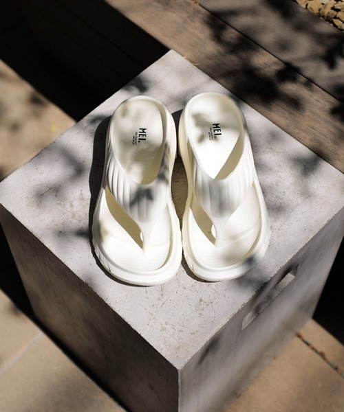 MEI(メイ)の「【MEI/メイ】Tong Sandal/トングサンダル(サンダル・レディース・ブラック/アイボリー・SMALL/MEDIUM/LARGE)」の5枚目の写真