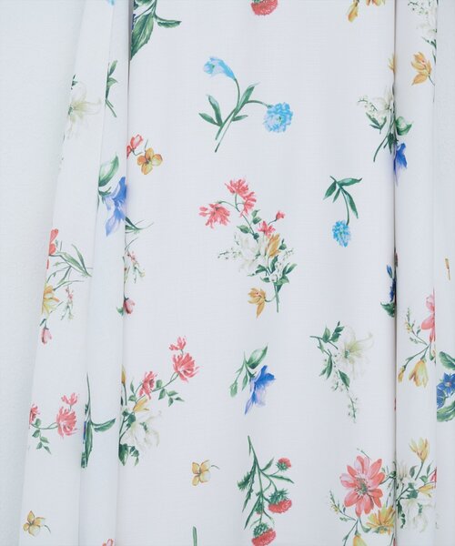 natural couture（ナチュラルクチュール）の「ガーデンフラワー柄フレアスカート（スカート・レディース・ブラック/オフホワイト・FREE）」の7枚目の写真