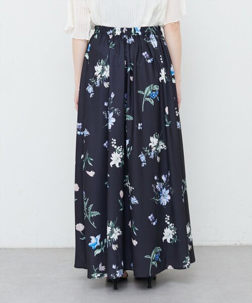 natural couture（ナチュラルクチュール）の「ガーデンフラワー柄フレアスカート（スカート・レディース・ブラック/オフホワイト・FREE）」の18枚目の写真