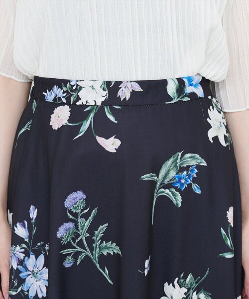 natural couture（ナチュラルクチュール）の「ガーデンフラワー柄フレアスカート（スカート・レディース・ブラック/オフホワイト・FREE）」の19枚目の写真