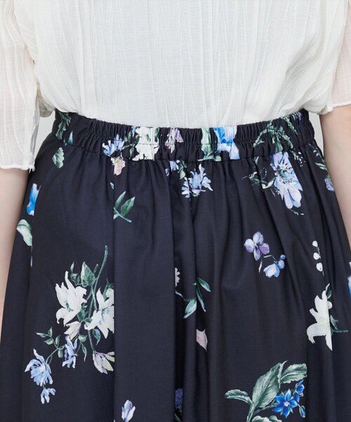 natural couture（ナチュラルクチュール）の「ガーデンフラワー柄フレアスカート（スカート・レディース・ブラック/オフホワイト・FREE）」の20枚目の写真