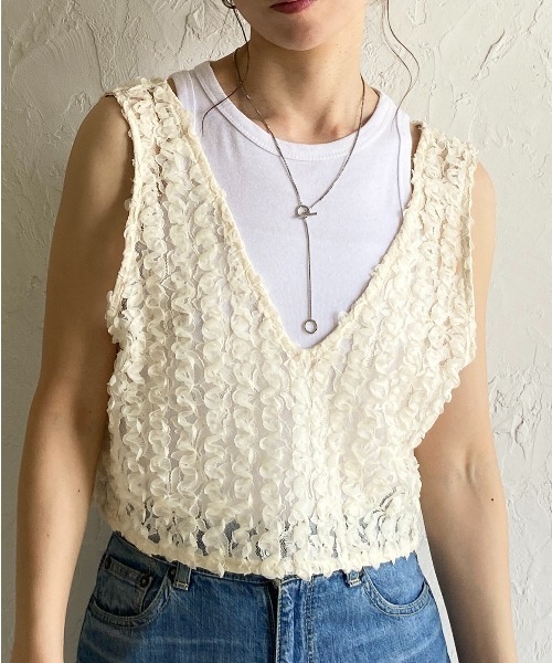 She's Closet(シーズクローゼット)の「前後2WAYショート丈Vネックフリルレースシアージャガードビスチェベスト(ベスト・レディース・アイボリー/ブラック/ホワイト・FREE)」の3枚目の写真