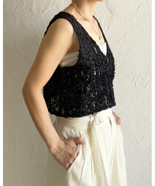 She's Closet(シーズクローゼット)の「前後2WAYショート丈Vネックフリルレースシアージャガードビスチェベスト(ベスト・レディース・アイボリー/ブラック/ホワイト・FREE)」の5枚目の写真