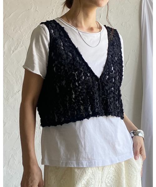 She's Closet(シーズクローゼット)の「前後2WAYショート丈Vネックフリルレースシアージャガードビスチェベスト(ベスト・レディース・アイボリー/ブラック/ホワイト・FREE)」の9枚目の写真