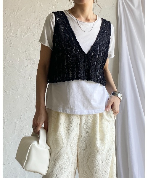 She's Closet(シーズクローゼット)の「前後2WAYショート丈Vネックフリルレースシアージャガードビスチェベスト(ベスト・レディース・アイボリー/ブラック/ホワイト・FREE)」の10枚目の写真