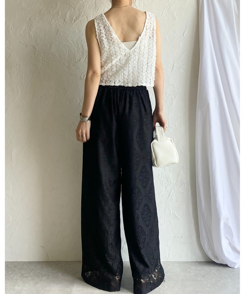 She's Closet(シーズクローゼット)の「前後2WAYショート丈Vネックフリルレースシアージャガードビスチェベスト(ベスト・レディース・アイボリー/ブラック/ホワイト・FREE)」の13枚目の写真