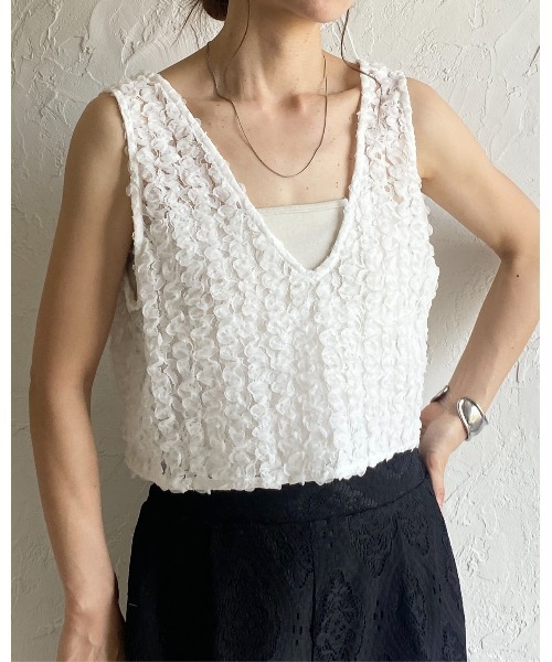 She's Closet(シーズクローゼット)の「前後2WAYショート丈Vネックフリルレースシアージャガードビスチェベスト(ベスト・レディース・アイボリー/ブラック/ホワイト・FREE)」の15枚目の写真