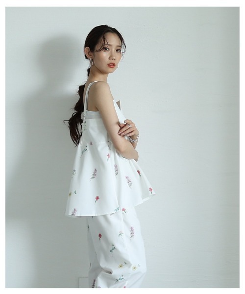 Sawa a la mode（サワアラモード）の「花柄ペプラムフレアキャミソール（キャミソール・レディース・ブラック/オフホワイト/ネイビー・FREE）」の8枚目の写真