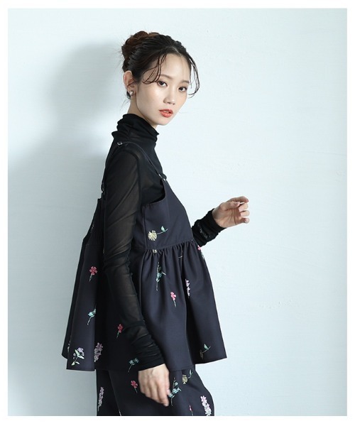 Sawa a la mode（サワアラモード）の「花柄ペプラムフレアキャミソール（キャミソール・レディース・ブラック/オフホワイト/ネイビー・FREE）」の11枚目の写真