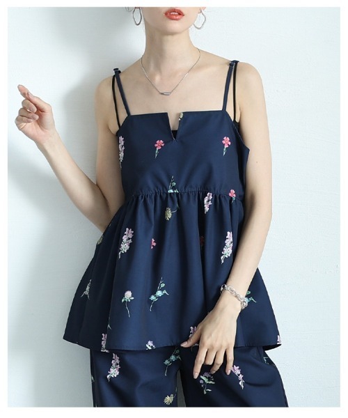 Sawa a la mode（サワアラモード）の「花柄ペプラムフレアキャミソール（キャミソール・レディース・ブラック/オフホワイト/ネイビー・FREE）」の18枚目の写真