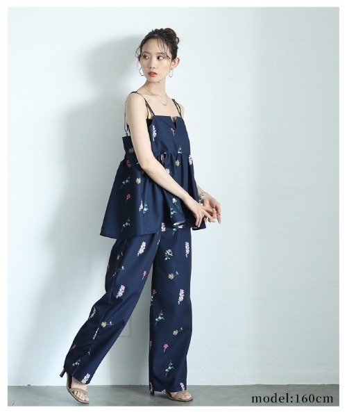 Sawa a la mode（サワアラモード）の「花柄ペプラムフレアキャミソール（キャミソール・レディース・ブラック/オフホワイト/ネイビー・FREE）」の21枚目の写真