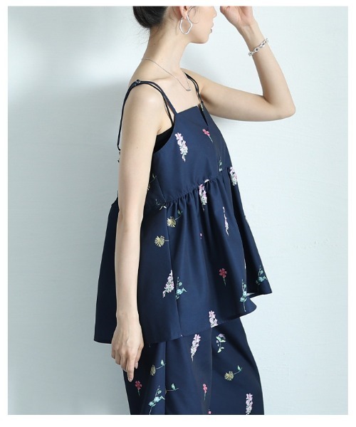 Sawa a la mode（サワアラモード）の「花柄ペプラムフレアキャミソール（キャミソール・レディース・ブラック/オフホワイト/ネイビー・FREE）」の22枚目の写真