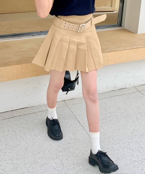 Vipoa(ヴィポア)の「ベルト付きプリーツミニスカート(スカート・レディース・ベージュ/ブラック・MEDIUM/LARGE)」の9枚目の写真