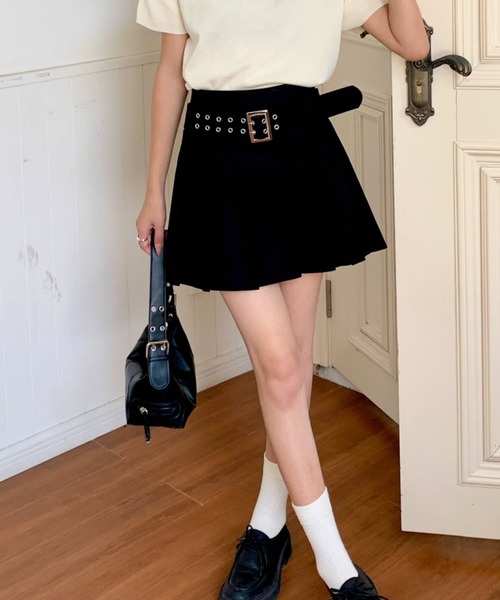 Vipoa(ヴィポア)の「ベルト付きプリーツミニスカート(スカート・レディース・ベージュ/ブラック・MEDIUM/LARGE)」の14枚目の写真