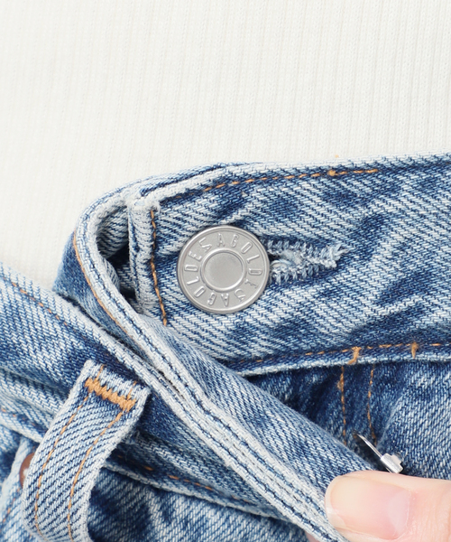 AGOLDE(エーゴールドイー)の「【AGOLDE / エーゴールドイー】VANA FOLD JEAN IN MANTRA:デニム(デニムパンツ・レディース・サックスブルー・27cm/26cm/25cm)」の14枚目の写真