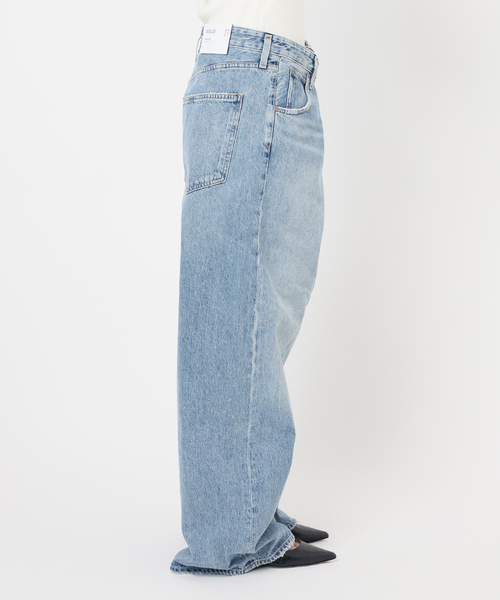 AGOLDE(エーゴールドイー)の「【AGOLDE / エーゴールドイー】VANA FOLD JEAN IN MANTRA:デニム(デニムパンツ・レディース・サックスブルー・27cm/26cm/25cm)」の16枚目の写真