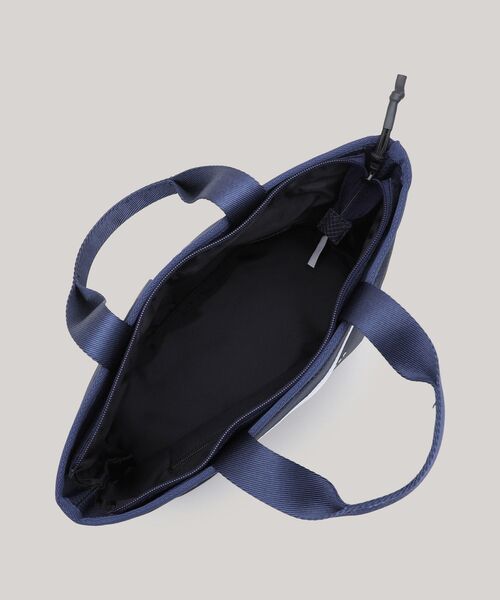 TOMMY HILFIGER（トミーヒルフィガー）の「TOMMY HILFIGER GOLF シグネチャーラウンドバッグ（ショルダーバッグ・メンズ・ネイビー・FREE）」の5枚目の写真