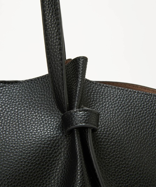 EFOLE(エフォル)の「【ZOZO限定】Tie handle big tote bag / タイハンドルビッグトートバッグ(トートバッグ・レディース・ブラック/ブラウン・FREE)」の4枚目の写真