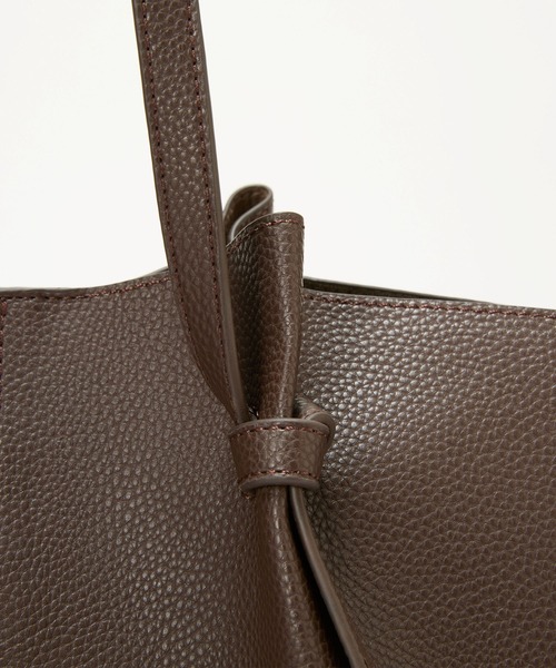 EFOLE(エフォル)の「【ZOZO限定】Tie handle big tote bag / タイハンドルビッグトートバッグ(トートバッグ・レディース・ブラック/ブラウン・FREE)」の3枚目の写真