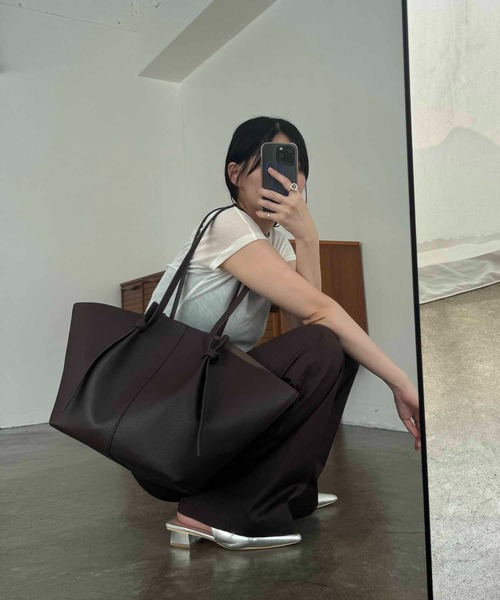 EFOLE(エフォル)の「【ZOZO限定】Tie handle big tote bag / タイハンドルビッグトートバッグ(トートバッグ・レディース・ブラック/ブラウン・FREE)」の21枚目の写真