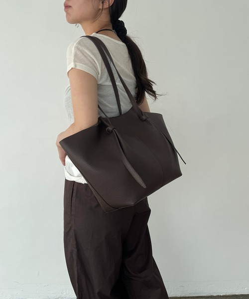 EFOLE(エフォル)の「【ZOZO限定】Tie handle big tote bag / タイハンドルビッグトートバッグ(トートバッグ・レディース・ブラック/ブラウン・FREE)」の20枚目の写真