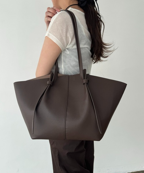 EFOLE(エフォル)の「【ZOZO限定】Tie handle big tote bag / タイハンドルビッグトートバッグ(トートバッグ・レディース・ブラック/ブラウン・FREE)」の19枚目の写真