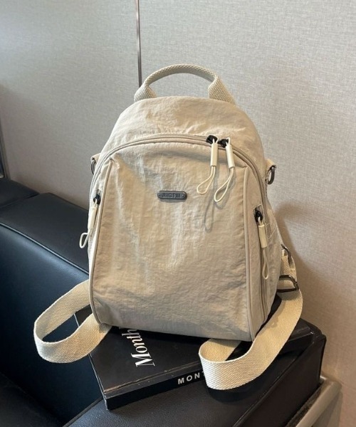 FURLA 白寄りのベージュ ナイロンリュック ミニリュック すぐ届く 国内発送 FURLA フルラ ナイロン 軽量 ミニリュック