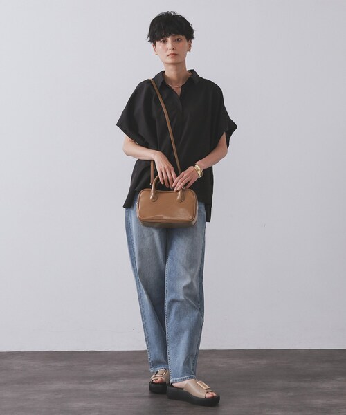 OPAQUE.CLIP（オペークドットクリップ）の「【軽量/2WAY】オイル調合皮ミドルボストンバッグ（ショルダーバッグ・レディース・ブラック/ベージュ・00）」の6枚目の写真