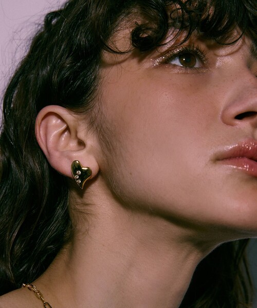 LAPUIS（ラピュイ）の「＜LAPUIS＞Garden heart ピアス（ピアス（両耳用）・レディース・シルバー/ゴールド・FREE）」の2枚目の写真