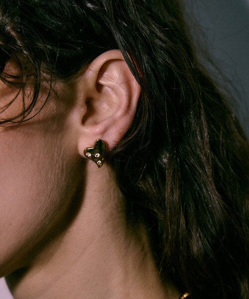 LAPUIS（ラピュイ）の「＜LAPUIS＞Garden heart ピアス（ピアス（両耳用）・レディース・シルバー/ゴールド・FREE）」の3枚目の写真