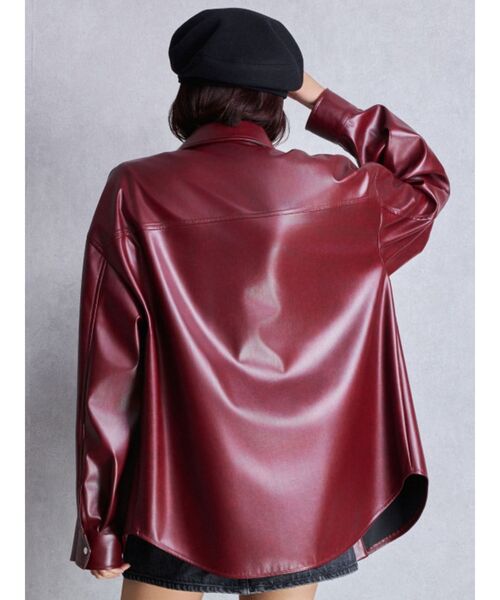GYDA（ジェイダ）の「フェイクレザースタイリングシャツ（シャツ/ブラウス・レディース・ブラック/レッド・FREE）」の4枚目の写真
