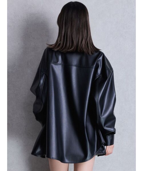 GYDA（ジェイダ）の「フェイクレザースタイリングシャツ（シャツ/ブラウス・レディース・ブラック/レッド・FREE）」の9枚目の写真