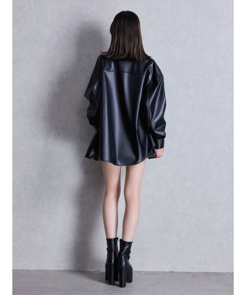 GYDA（ジェイダ）の「フェイクレザースタイリングシャツ（シャツ/ブラウス・レディース・ブラック/レッド・FREE）」の11枚目の写真