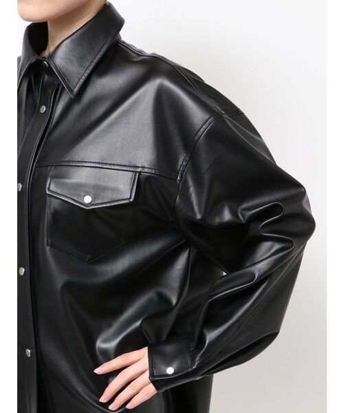 GYDA（ジェイダ）の「フェイクレザースタイリングシャツ（シャツ/ブラウス・レディース・ブラック/レッド・FREE）」の16枚目の写真