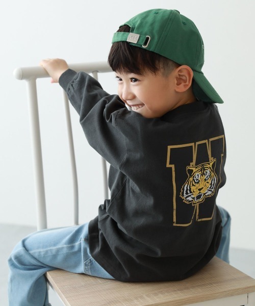 devirock(デビロック)の「綿100% デビラボ BIGシルエット プリント袖リブ 長袖Tシャツ ロンT(Tシャツ/カットソー・キッズ・グレー系1/ブラック系2/ブラック系3/ブラック系4/ベージュ系1/ホワイト系1/ブラック系1/ピンク系1/グリーン系1/ベージュ系2/グリーン系3/グリーン系4/グリーン系2/ブルー系1・90cm/110cm/100cm/120cm/130cm/140cm/150cm/160cm)」の3枚目の写真