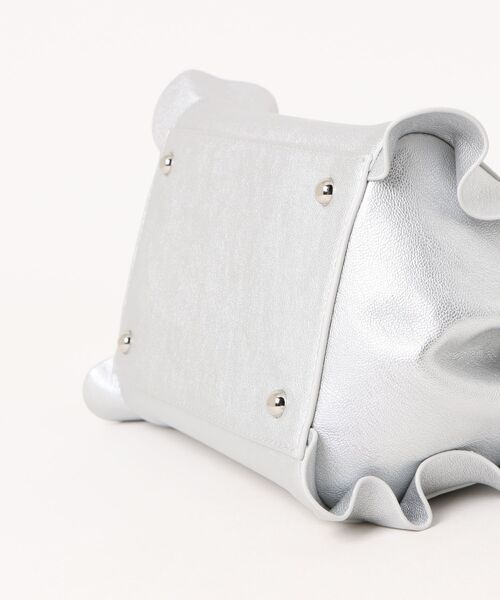 JILL STUART（ジルスチュアート）の「JILL STUART(ジル スチュアート)　ラッフル　2WAYハンド（ハンドバッグ・レディース・シルバー/チョコ/ブラック・FREE）」の5枚目の写真