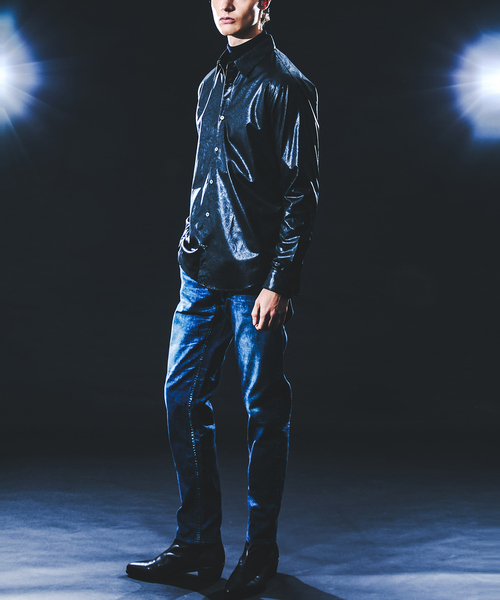 5351 POUR LES HOMMES（ゴーサンゴーイチプールオム）の「エンボスプリント レザータッチ アラベスク柄 長袖シャツ（シャツ/ブラウス・メンズ・ブラック・50/48/46/44）」の2枚目の写真