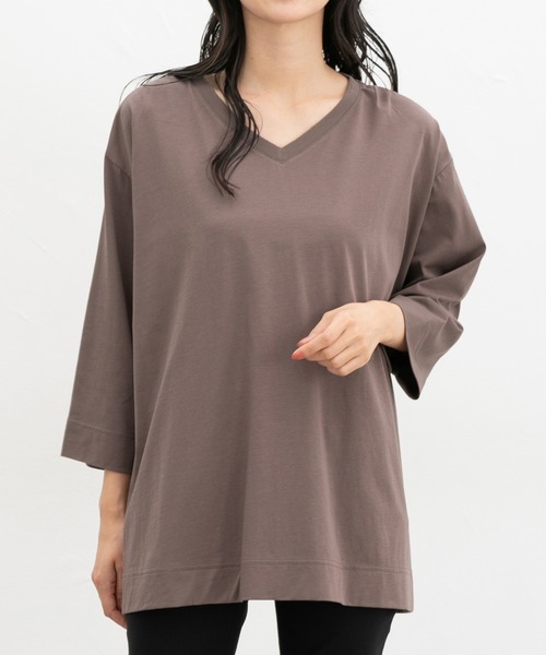 Honeys(ハニーズ)の「8分袖Vネックチュニック(Tシャツ/カットソー・レディース・ブラック/レッド系その他/ダークブラウン系/ネイビー・F)」の2枚目の写真