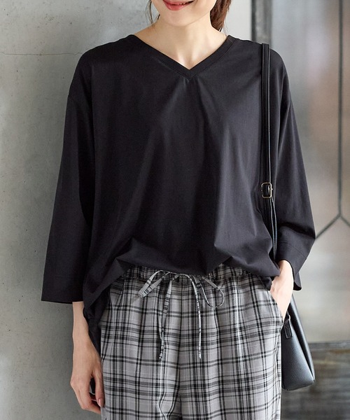 Honeys(ハニーズ)の「8分袖Vネックチュニック(Tシャツ/カットソー・レディース・ブラック/レッド系その他/ダークブラウン系/ネイビー・F)」の1枚目の写真