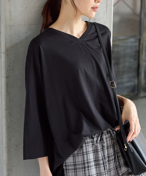 Honeys(ハニーズ)の「8分袖Vネックチュニック(Tシャツ/カットソー・レディース・ブラック/レッド系その他/ダークブラウン系/ネイビー・F)」の9枚目の写真