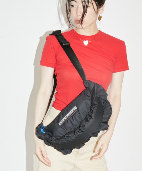 THEATRE PRODUCTS（シアタープロダクツ）の「パファーフリルショルダーバッグ（ショルダーバッグ・レディース・ブラック/グレー・FREE）」の19枚目の写真