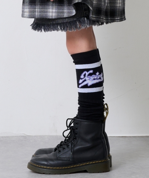 X-girl Stages(エックスガールステージス)の「ラメラインニーハイソックス(ソックス/靴下・キッズ・オフホワイト/ピンク/ブラック・19-21cm/15-17cm/17-19cm)」の7枚目の写真