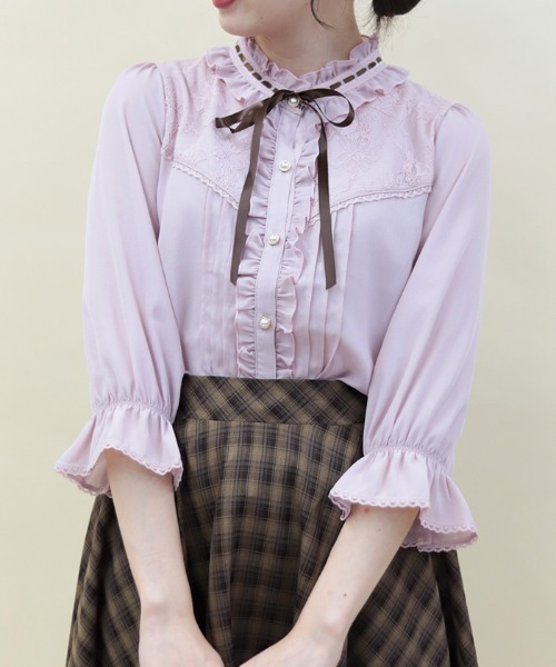 axes femme POETIQUE（アクシーズファムポエティック）の「梯子レーススタンドカラーブラウス（シャツ/ブラウス・レディース・ブラック/キナリ/ピンク・MEDIUM）」の2枚目の写真