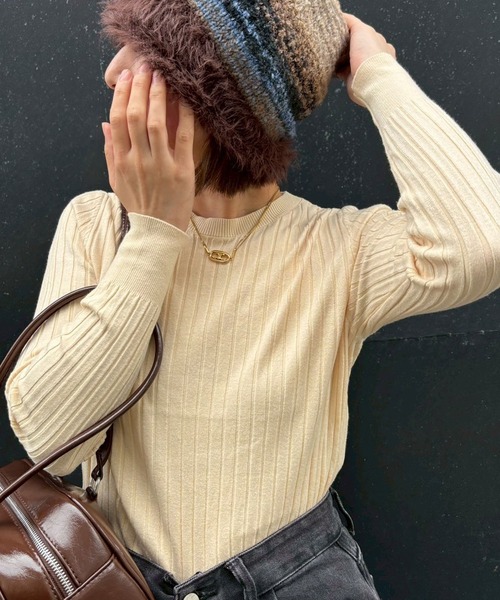 ARCADE（アーケード）の「滑らかな品ある素材感！ 微起毛 無地リブニット カットソー カラー セーター トップス（ニット/セーター・レディース・レッド/ブラウン/ベージュ/パープル/グリーン/ピンク/エメラルド/グレイッシュベージュ/マスタード/ブラック・M/L/S）」の3枚目の写真