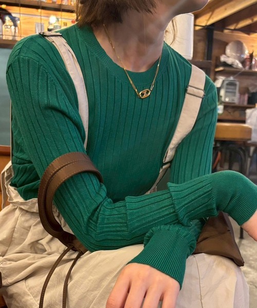 ARCADE（アーケード）の「滑らかな品ある素材感！ 微起毛 無地リブニット カットソー カラー セーター トップス（ニット/セーター・レディース・レッド/ブラウン/ベージュ/パープル/グリーン/ピンク/エメラルド/グレイッシュベージュ/マスタード/ブラック・M/L/S）」の5枚目の写真