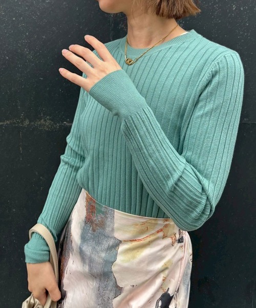 ARCADE（アーケード）の「滑らかな品ある素材感！ 微起毛 無地リブニット カットソー カラー セーター トップス（ニット/セーター・レディース・レッド/ブラウン/ベージュ/パープル/グリーン/ピンク/エメラルド/グレイッシュベージュ/マスタード/ブラック・M/L/S）」の6枚目の写真