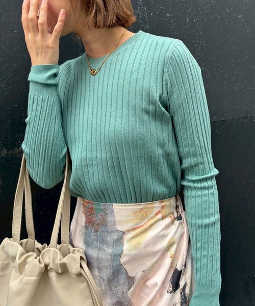 ARCADE（アーケード）の「滑らかな品ある素材感！ 微起毛 無地リブニット カットソー カラー セーター トップス（ニット/セーター・レディース・レッド/ブラウン/ベージュ/パープル/グリーン/ピンク/エメラルド/グレイッシュベージュ/マスタード/ブラック・M/L/S）」の15枚目の写真