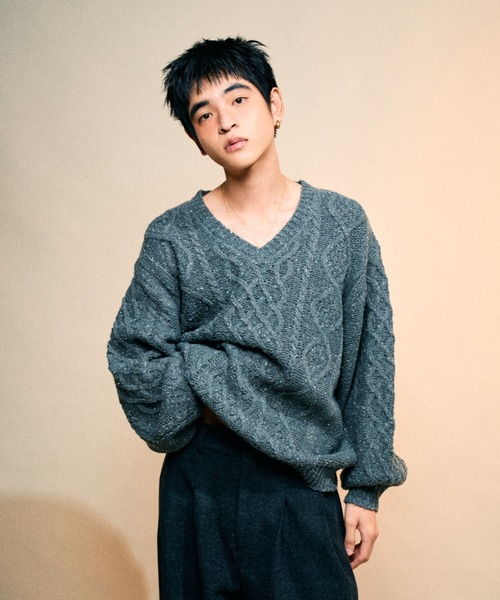 Elanque（エランク）の「volume nep Vneck knit / ボリュームネップVネックニット（ニット/セーター・メンズ・グレー/カーキ/ベージュ・MEDIUM/LARGE/SMALL）」の9枚目の写真